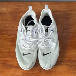 Nike White Athletic Shoes with Cushioned Sole